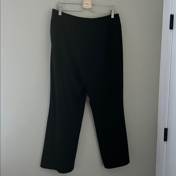 Larry Levine Women's Elegant Black Trousers - Picture 2 of 4